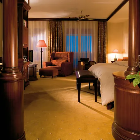 Yachthafenresidenz Hohe Düne 5* Rostock