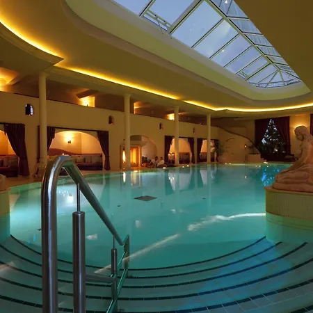 Hotel Yachthafenresidenz Hohe Duene 5*