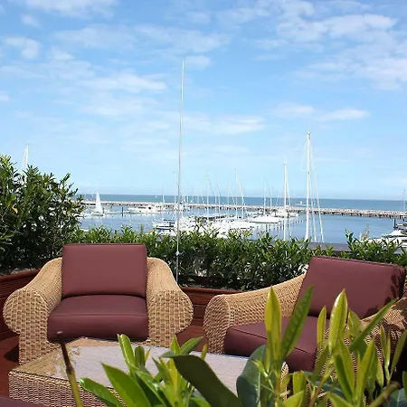 Hotel Yachthafenresidenz Hohe Duene 5*