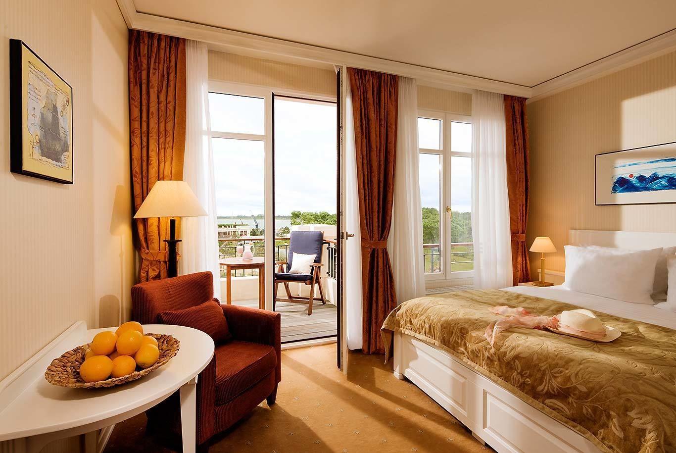 Hotel Yachthafenresidenz Hohe Duene 5*