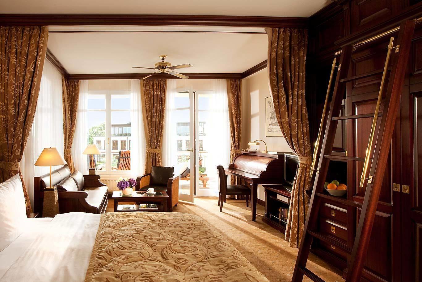 Hotel Yachthafenresidenz Hohe Duene 5*