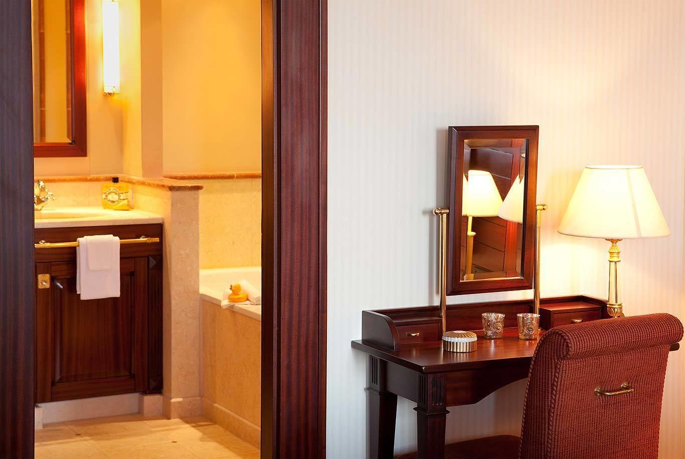 Hotel Yachthafenresidenz Hohe Düne 5*