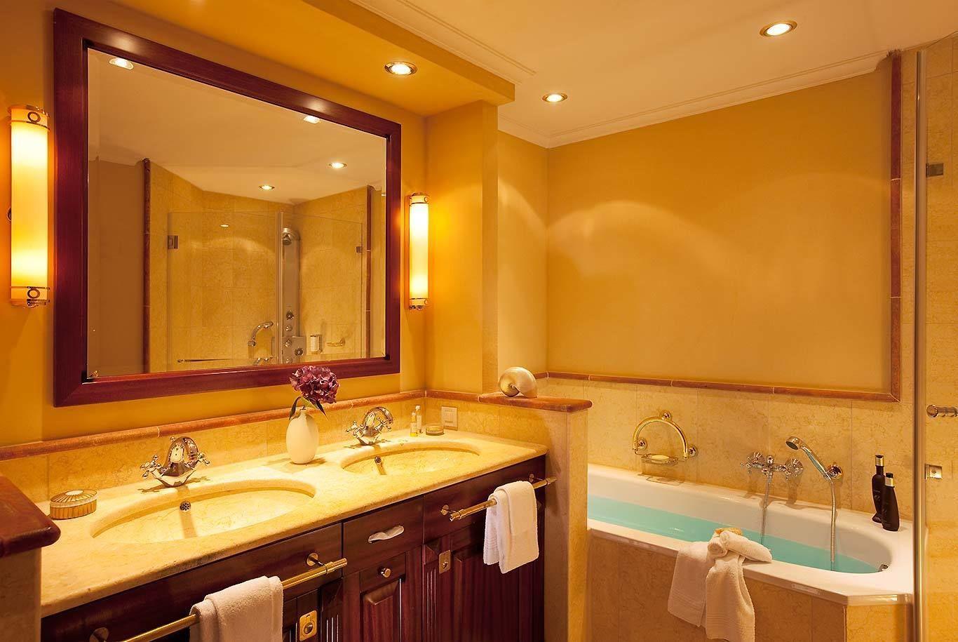 Yachthafenresidenz Hohe Duene Hotel 5*