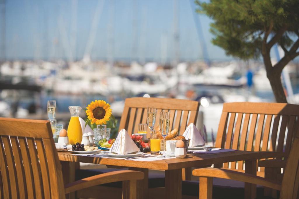 Hotel Yachthafenresidenz Hohe Duene 5*