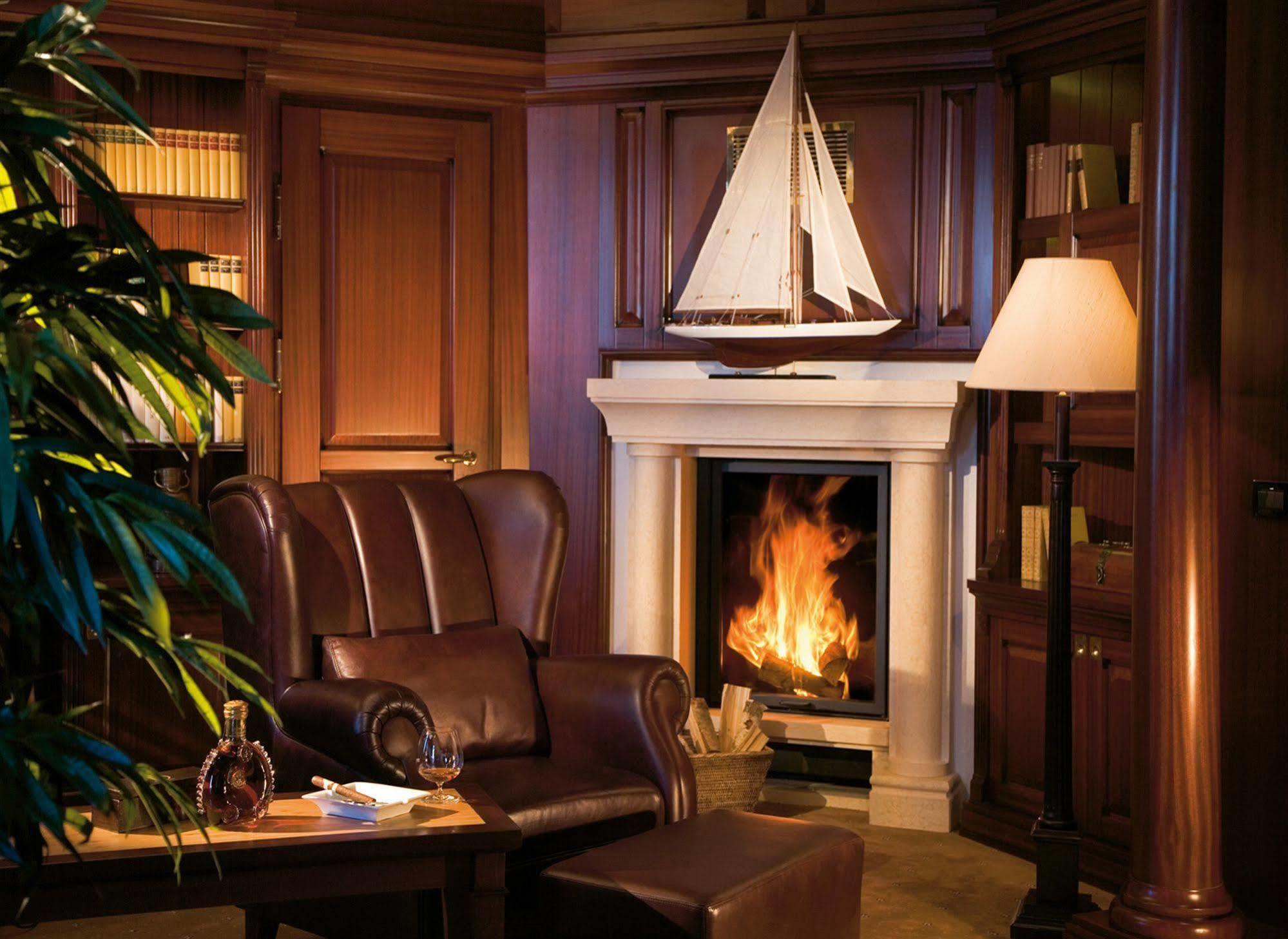 Yachthafenresidenz Hohe Duene Hotel Rostock